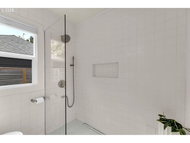 3008 Ne 70TH Ave, Portland, OR 97213