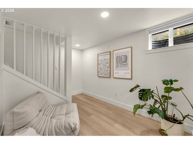 3008 Ne 70TH Ave, Portland, OR 97213