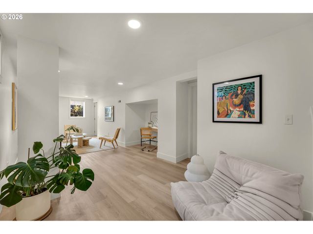 3008 Ne 70TH Ave, Portland, OR 97213