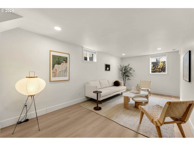 3008 Ne 70TH Ave, Portland, OR 97213