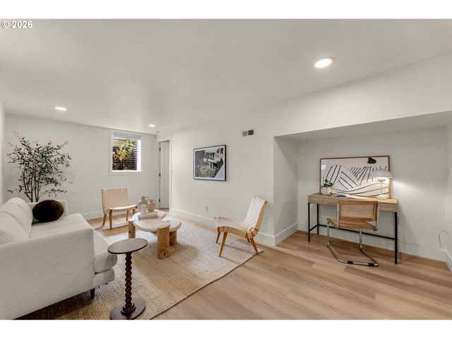 3008 Ne 70TH Ave, Portland, OR 97213