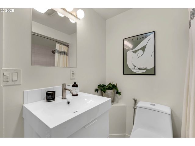 3008 Ne 70TH Ave, Portland, OR 97213