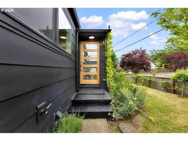 3008 Ne 70TH Ave, Portland, OR 97213