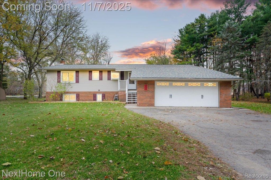 920 Del Sher Drive, Brighton, MI 48114