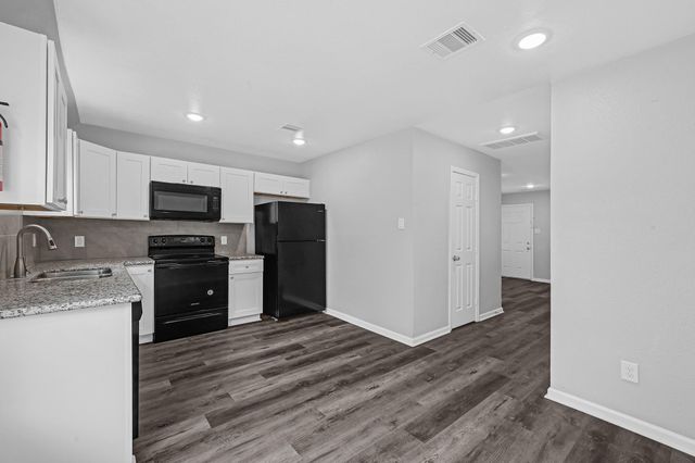 513 Avenue I B, Conroe, TX 77301