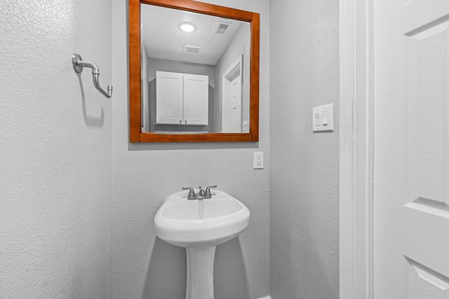 513 Avenue I B, Conroe, TX 77301