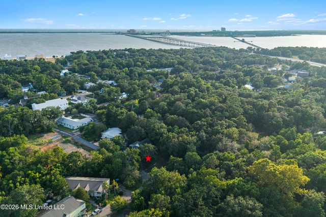 Rayburn Avenue, Ocean Springs, MS 39564