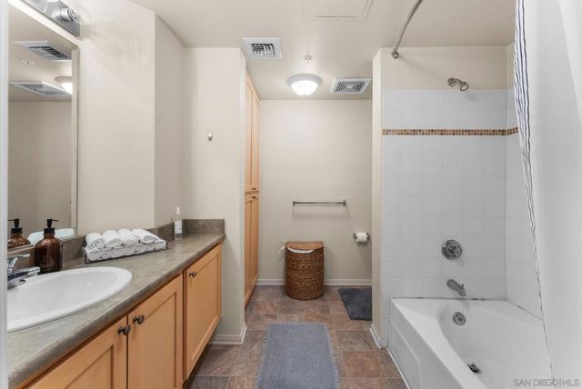 2400 5Th Ave 104, San Diego, CA 92101