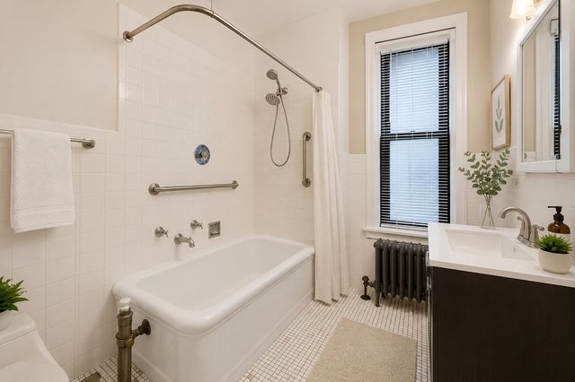 5300 S Shore Drive 810, Chicago, IL 60615