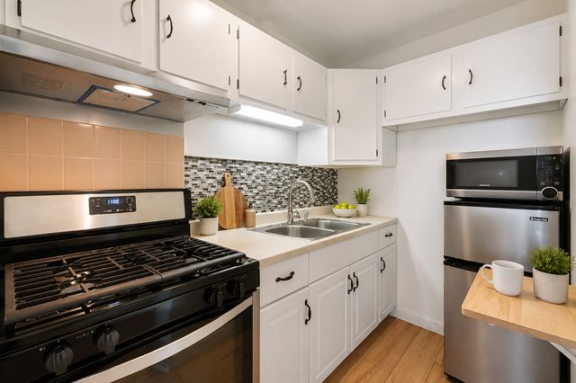 5300 S Shore Drive 810, Chicago, IL 60615