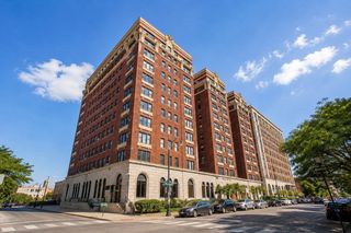 5300 S Shore Drive 810, Chicago, IL 60615