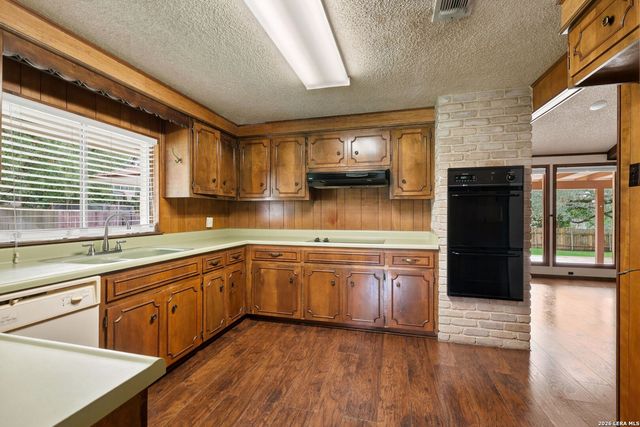 224 Sagecrest Dr, San Antonio, TX 78232