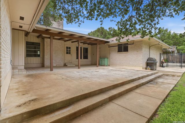 224 Sagecrest Dr, San Antonio, TX 78232