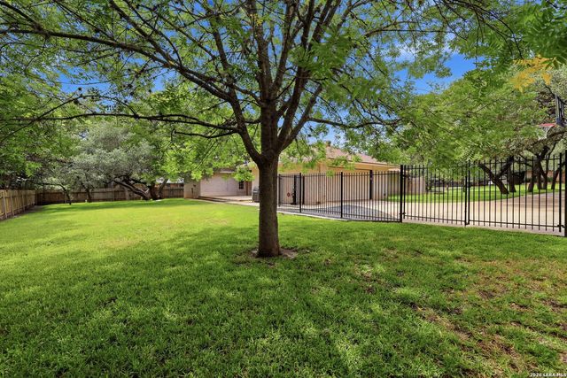 224 Sagecrest Dr, San Antonio, TX 78232