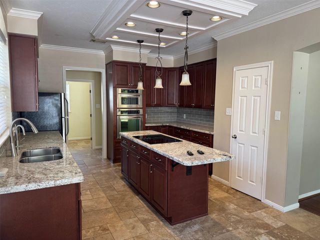 66 Driftoak Circle, The Woodlands, TX 77381