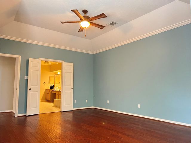 66 Driftoak Circle, The Woodlands, TX 77381