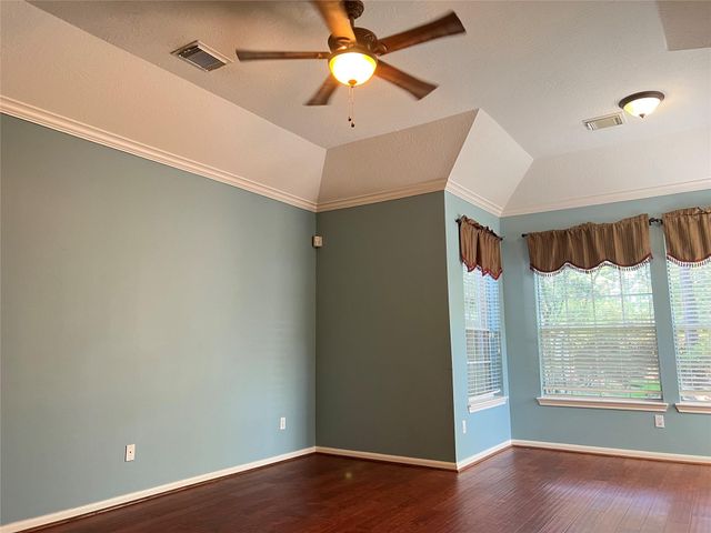 66 Driftoak Circle, The Woodlands, TX 77381