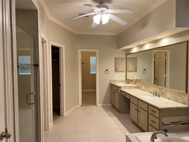 66 Driftoak Circle, The Woodlands, TX 77381