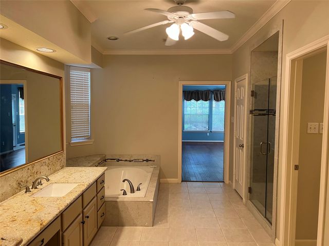 66 Driftoak Circle, The Woodlands, TX 77381