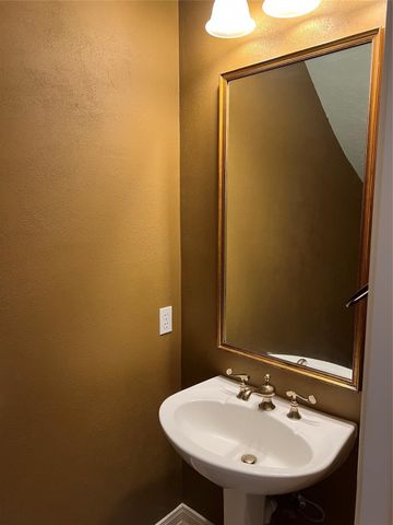 66 Driftoak Circle, The Woodlands, TX 77381