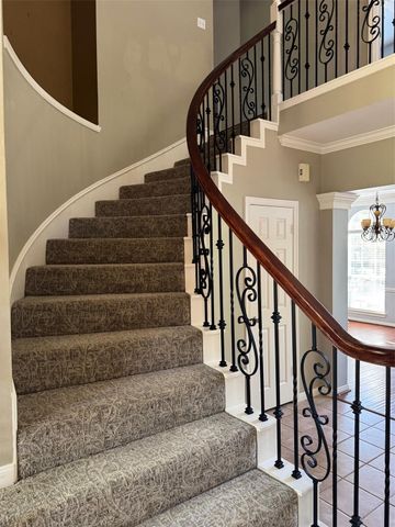 66 Driftoak Circle, The Woodlands, TX 77381