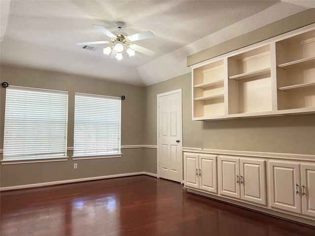 66 Driftoak Circle, The Woodlands, TX 77381