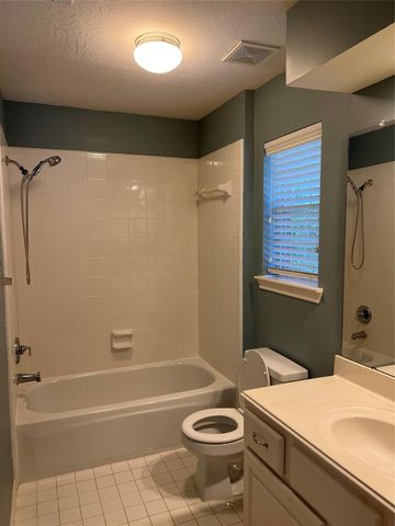 66 Driftoak Circle, The Woodlands, TX 77381