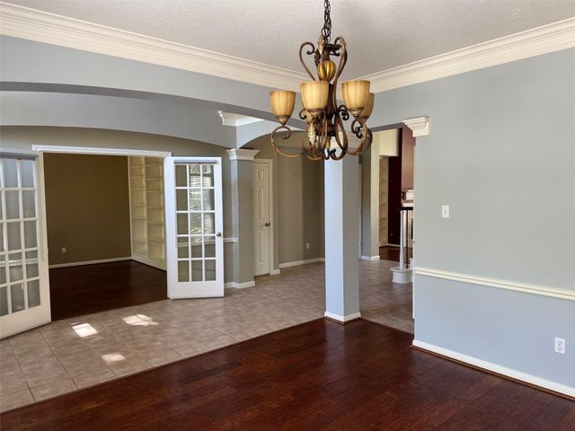 66 Driftoak Circle, The Woodlands, TX 77381