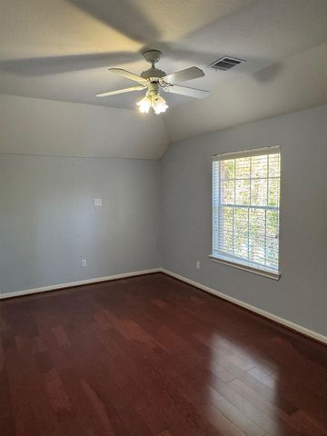 66 Driftoak Circle, The Woodlands, TX 77381