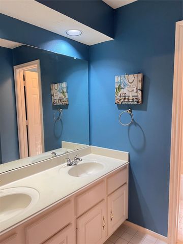 66 Driftoak Circle, The Woodlands, TX 77381