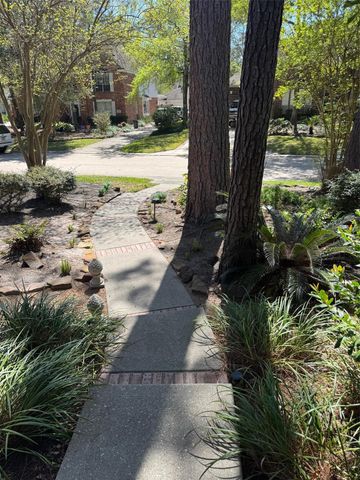 66 Driftoak Circle, The Woodlands, TX 77381