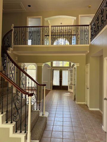 66 Driftoak Circle, The Woodlands, TX 77381