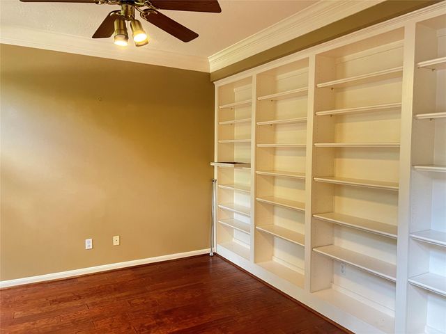 66 Driftoak Circle, The Woodlands, TX 77381