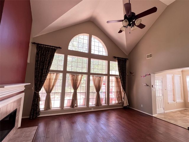 66 Driftoak Circle, The Woodlands, TX 77381