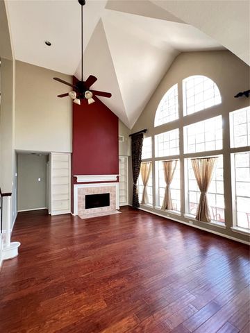 66 Driftoak Circle, The Woodlands, TX 77381