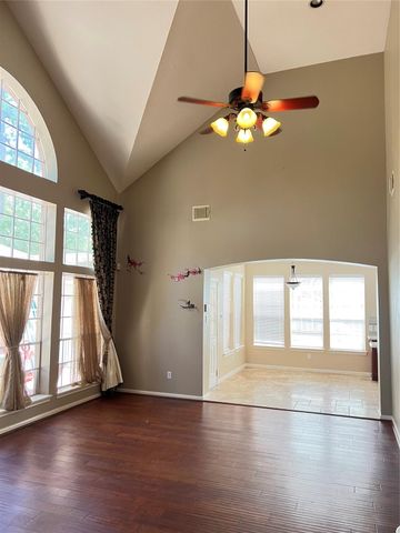 66 Driftoak Circle, The Woodlands, TX 77381