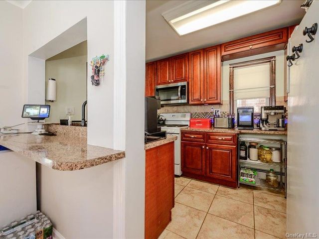 721 Edison Avenue, Bronx, NY 10465