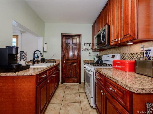 721 Edison Avenue, Bronx, NY 10465