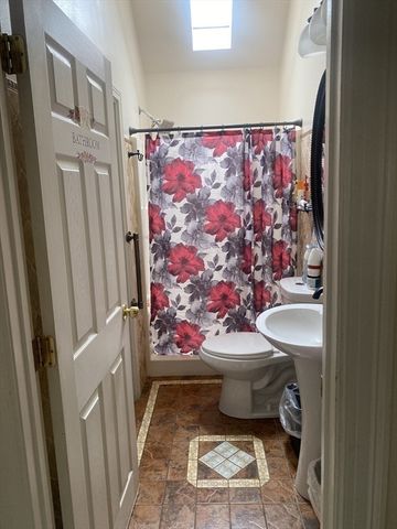 81 Clarke Avenue, Dracut, MA 01826