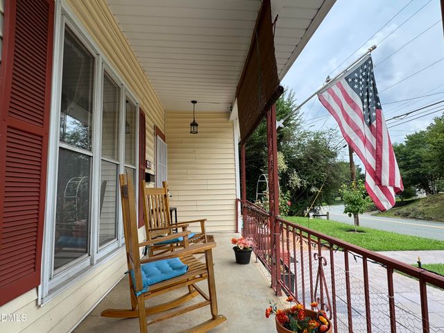 215 W Parker Street, Graham, NC 27253