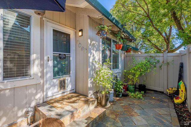 6469 Meadow Pines Ave, Rohnert Park, CA 94928