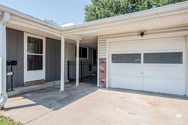 1108 Crest Hill Drive, Junction City, KS 66441