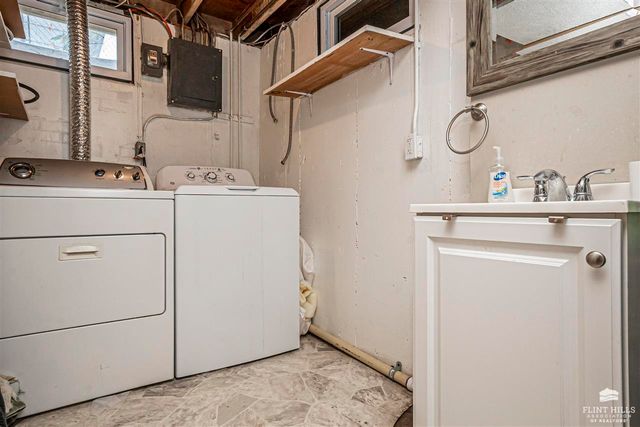 1108 Crest Hill Drive, Junction City, KS 66441