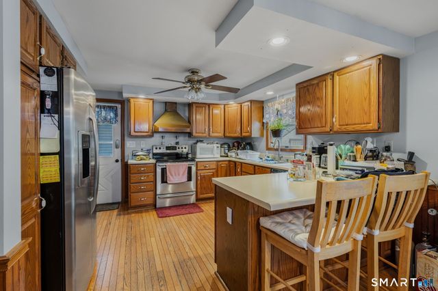 16 Greystone Drive, Montville, CT 06382