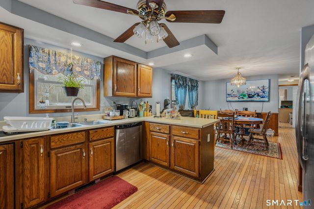 16 Greystone Drive, Montville, CT 06382