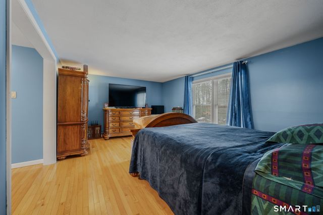 16 Greystone Drive, Montville, CT 06382