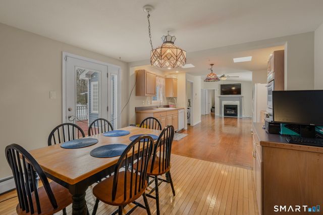 16 Greystone Drive, Montville, CT 06382