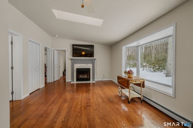 16 Greystone Drive, Montville, CT 06382