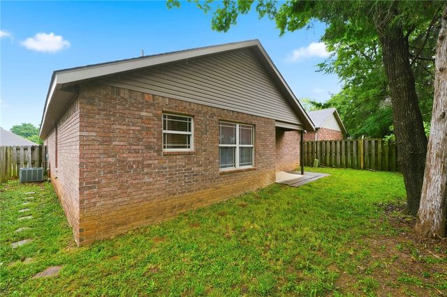281 E Madrid Street, Fayetteville, AR 72703