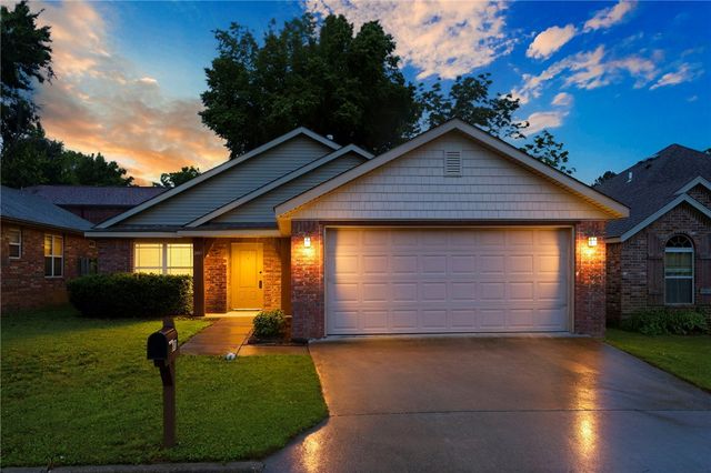 281 E Madrid Street, Fayetteville, AR 72703